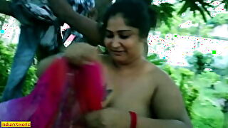 Desi Bengali couple's open-air passion captured in HD, with authentic Bangla audio enhancing the experience.