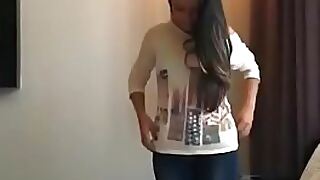 New Indian babe gives deepthroat