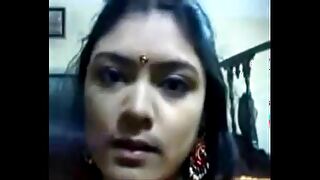 Sensual Desi beauty in a tantalizing self-shot video.