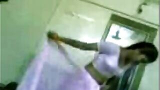 Hidden camera footage of Telugu college girl engaging in sex.