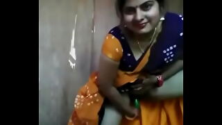 Marwadi desi bhabhi enjoys kinky sex with her chubby lover.