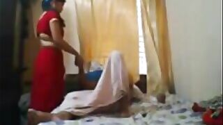 Desi MILF pleads for a handjob from an alien, engaging in a 20-minute Indian sex session.