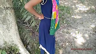 Desi babe Punam gets outdoor attention with her boyfriend.